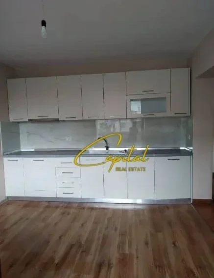 Tirane, jepet me qera zyre Kati 2, 50 m² 550 € (21 DHJETORI)