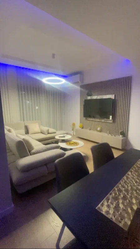 Tirane, jepet me qera apartament 2+1+Ballkon Kati 2, 350 € 
