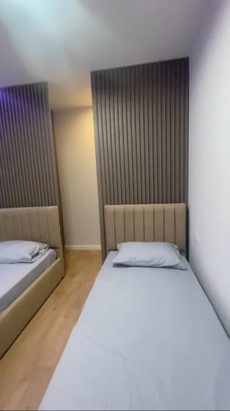 Tirane, jepet me qera apartament 2+1+Ballkon Kati 2, 350 € 