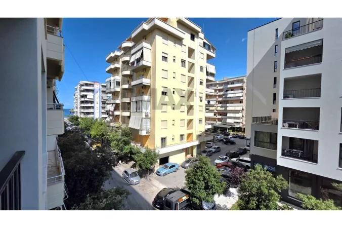 Vlore - Lungomare, jepet me qera apartament 2+1+Ballkon Kati 3, 94 m² 700 € (Rruga Murat Terbaci, Vlore)