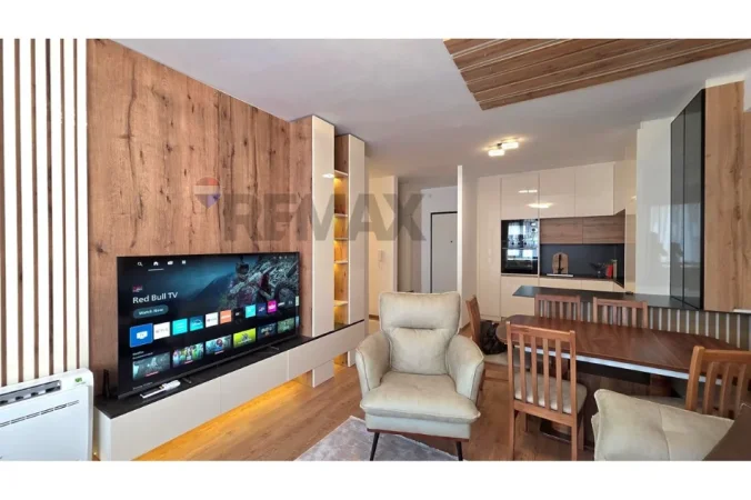 Vlore - Lungomare, jepet me qera apartament 2+1+Ballkon Kati 3, 94 m² 700 € (Rruga Murat Terbaci, Vlore)