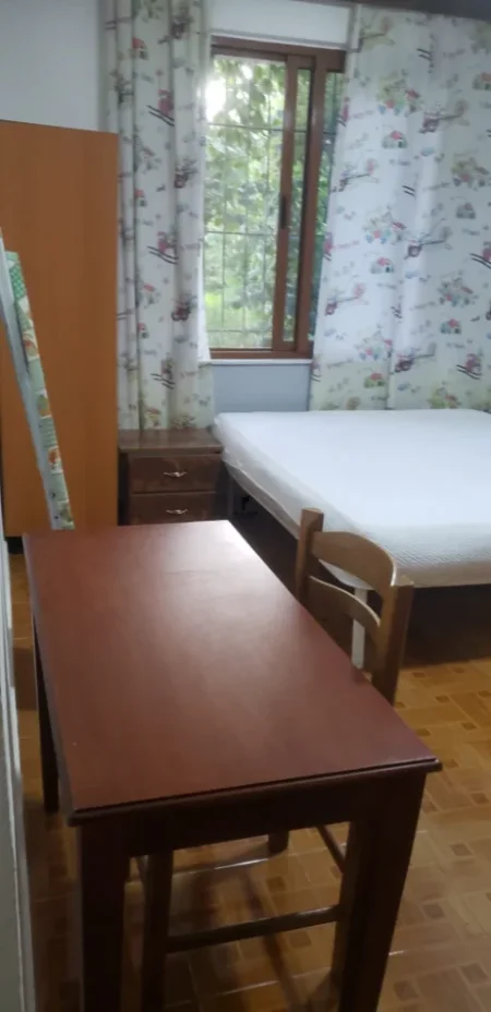 Tirane, jepet me qera apartament 2+1 Kati 1, 70 m² 500 € (ISH TREGU ELEKTRIK)