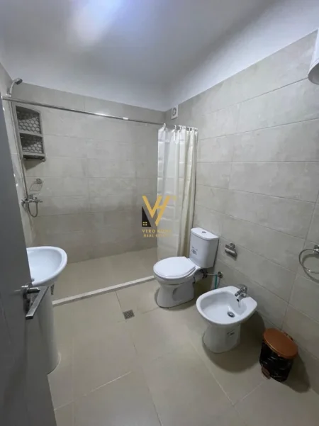 Tirane, jepet me qera apartament 2+1+Ballkon Kati 5, 100 m² 620 € (5 MAJI)