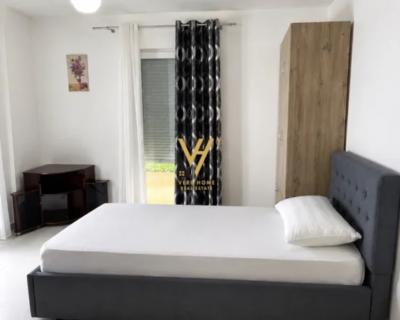 Tirane, jepet me qera apartament 2+1+Ballkon Kati 5, 100 m² 620 € (5 MAJI)