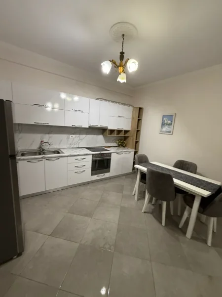 Tirane, jepet me qera apartament 1+1+Ballkon Kati 3, 70 m² 500 € (Astir Green City Rruga Nexho Konomi)