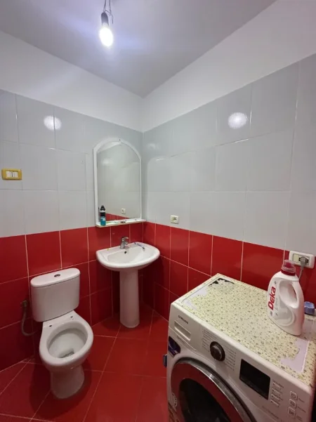 Tirane, jepet me qera apartament 2+1+Ballkon Kati 2, 100 m² 600 € (Don Bosko)
