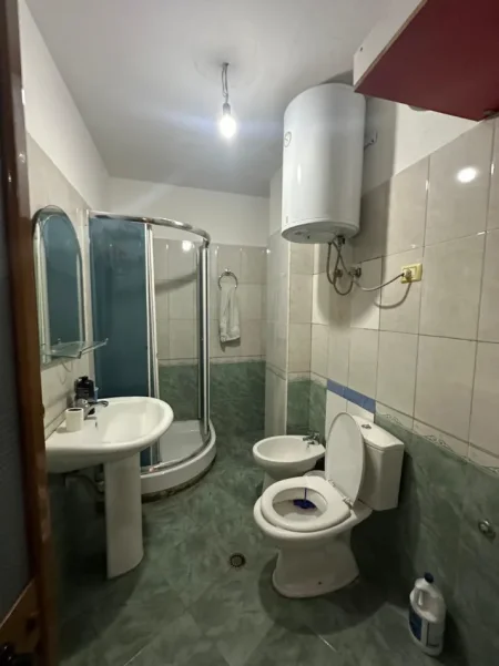 Tirane, jepet me qera apartament 2+1+Ballkon Kati 2, 100 m² 600 € (Don Bosko)