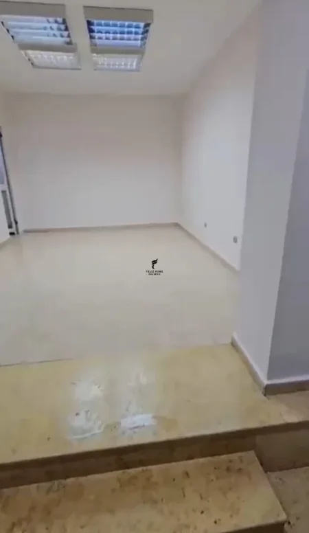 Tirane, shitet dyqan Kati 0, 26 m² 140.000 € (MYSLYM SHYRI)