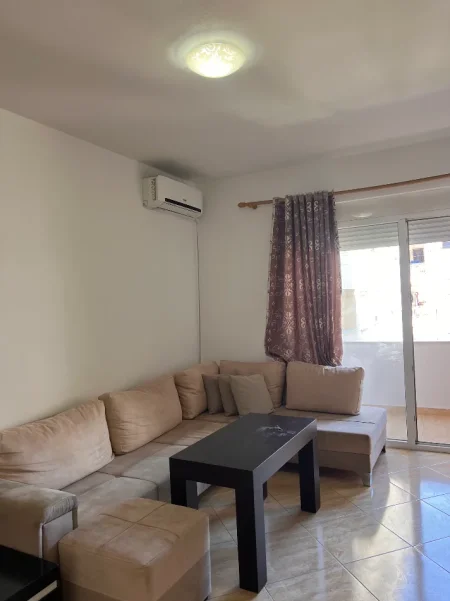 Tirane, jepet me qera apartament 1+1+Ballkon Kati 4, 400 € (Astir rr kryesore)