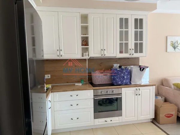 Tirane, jepet me qera apartament 2+1+Ballkon Kati 5, 95 m² 750 € (Komuna e Parisit)