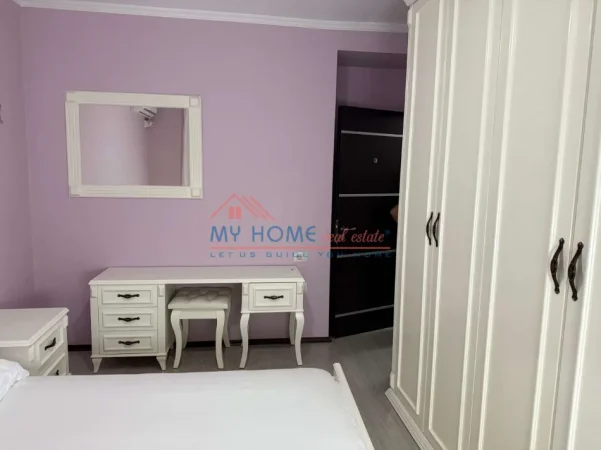 Tirane, jepet me qera apartament 2+1+Ballkon Kati 5, 95 m² 750 € (Komuna e Parisit)