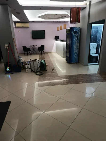 Tirane, jepet me qera lokal Kati 1, 120 m² 500 € (KODRA E PRIFTIT)
