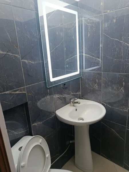 Tirane, jepet me qera lokal Kati 1, 120 m² 500 € (KODRA E PRIFTIT)