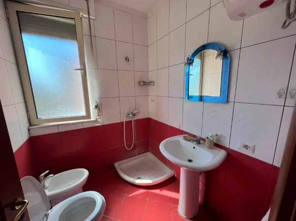 Tirane, shitet apartament 1+1+Ballkon Kati 5, 66 m² 160.000 € (Tefta tashko koco)