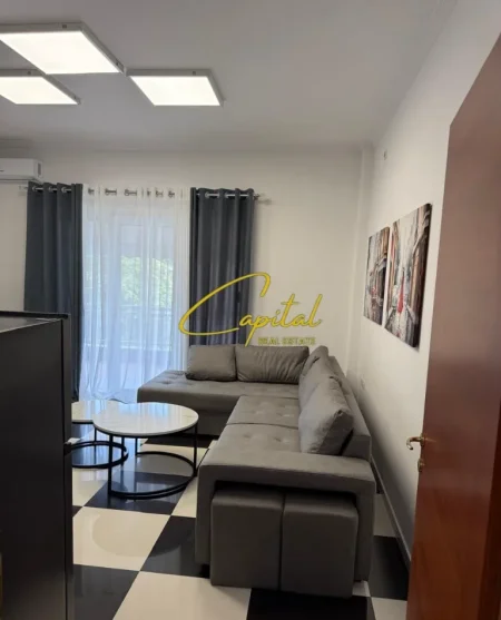 Tirane, jepet me qera apartament 1+1 Kati 1, 70 m² 600 € (XHAMLLIKU)