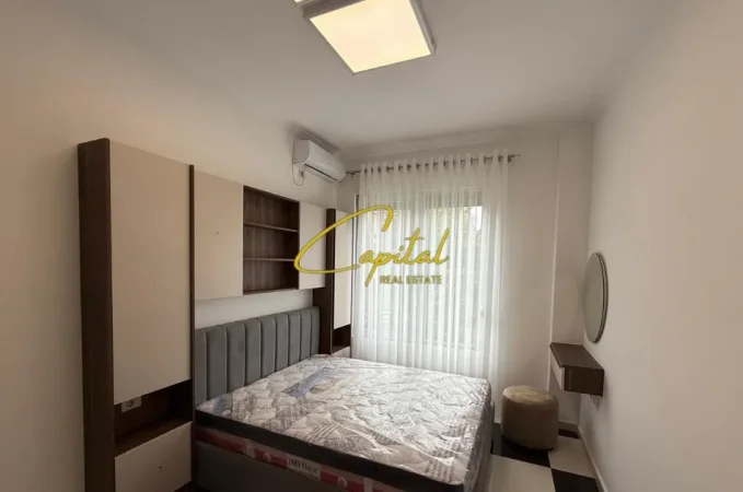Tirane, jepet me qera apartament 1+1 Kati 1, 70 m² 600 € (XHAMLLIKU)