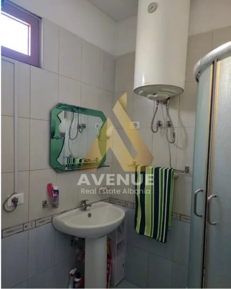Tirane, jepet me qera Vile 2+1 Kati 3, 650 € (Rruga Siri Kodra)