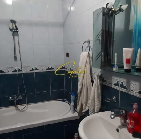 Tirane, jepet me qera apartament 2+1 Kati 2, 90 m² 400 € (KOMBINAT)