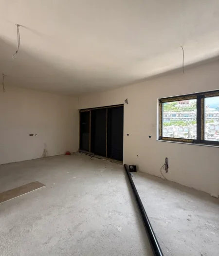 Tirane, shitet apartament 3+1 , 213 m² 365.650 € 