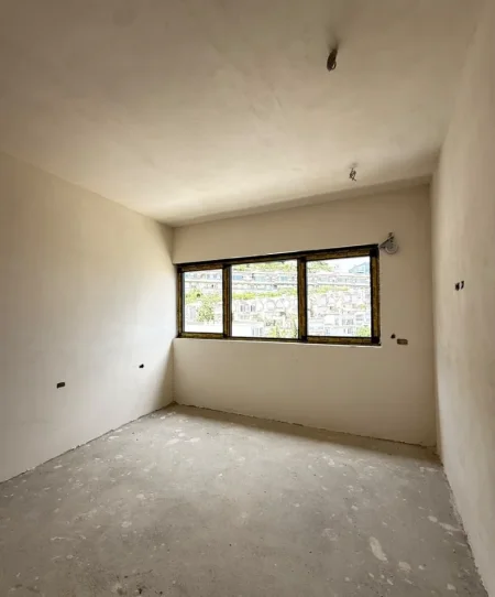 Tirane, shitet apartament 3+1 , 213 m² 365.650 € 