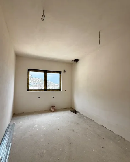 Tirane, shitet apartament 3+1 , 213 m² 365.650 € 