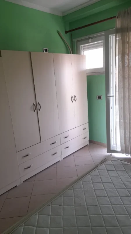 Tirane, jepet me qera apartament 1+1 Kati 3, 65 m² 550 € (Tregu Elektrik)