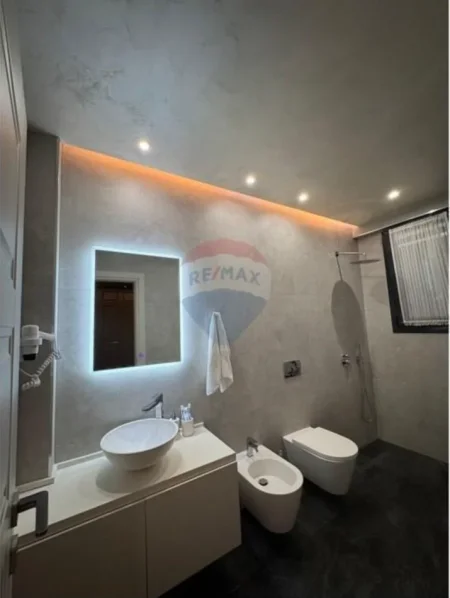 Vlore, shitet apartament duplex 3+1+Ballkon Kati 6, 265 m² 350.000 € (Rruga Enver Jaho, Vlore)