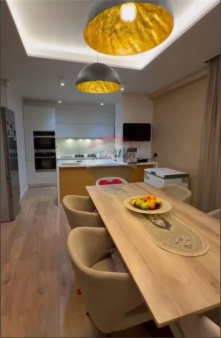 Vlore, shitet apartament duplex 3+1+Ballkon Kati 6, 265 m² 350.000 € (Rruga Enver Jaho, Vlore)