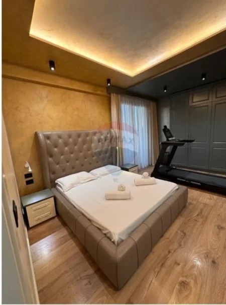 Vlore, shitet apartament duplex 3+1+Ballkon Kati 6, 265 m² 350.000 € (Rruga Enver Jaho, Vlore)
