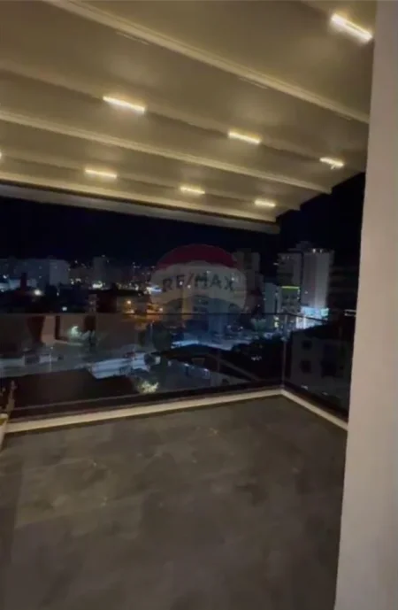 Vlore, shitet apartament duplex 3+1+Ballkon Kati 6, 265 m² 350.000 € (Rruga Enver Jaho, Vlore)