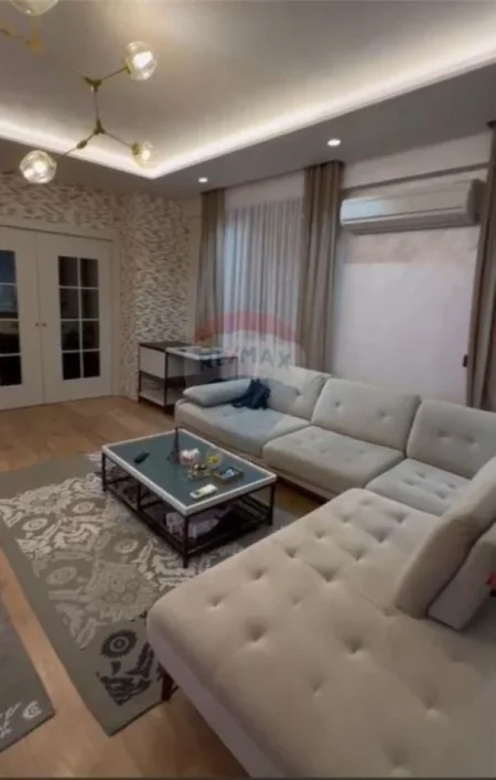 Vlore, shitet apartament duplex 3+1+Ballkon Kati 6, 265 m² 350.000 € (Rruga Enver Jaho, Vlore)