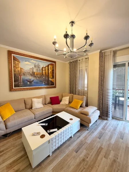 Tirane, jepet me qera apartament 1+1 Kati 2, 80 m² 600 € (Liqeni thate)