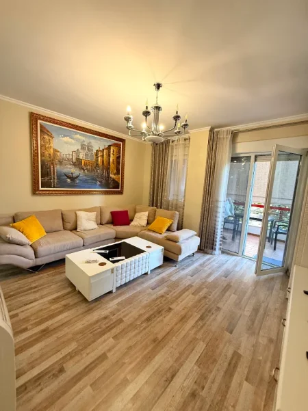 Tirane, jepet me qera apartament 1+1 Kati 2, 80 m² 600 € (Liqeni thate)