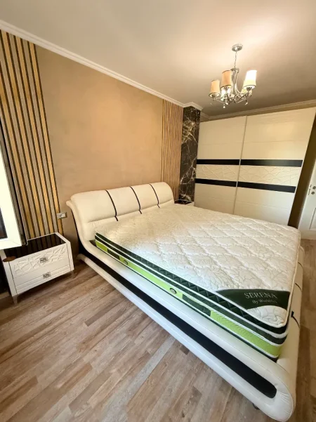 Tirane, jepet me qera apartament 1+1 Kati 2, 80 m² 600 € (Liqeni thate)