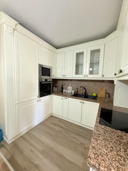 Tirane, jepet me qera apartament 1+1 Kati 2, 80 m² 600 € (Liqeni thate)