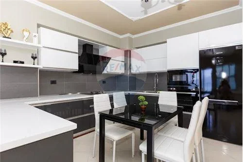 Vlore - Lungomare, shitet apartament 2+1+Ballkon Kati 7, 144 m² 316.800 € (Rruga Reshat Osmani, Vlore)