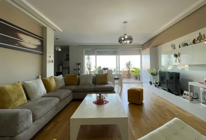 Tirane, shitet apartament 3+1 , 180 m² 360.000 € 