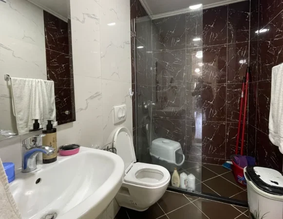Tirane, shitet apartament 3+1 , 180 m² 360.000 € 