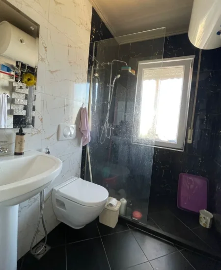 Tirane, shitet apartament 3+1 , 180 m² 360.000 € 