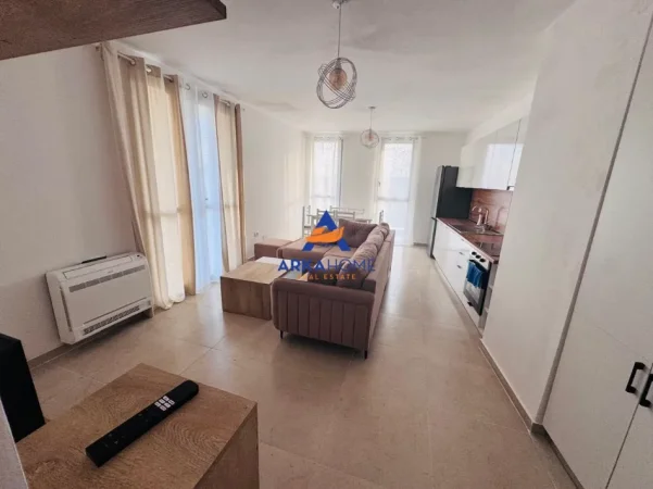 Tirane, jepet me qera apartament 2+1+Ballkon Kati 5, 108 m² 482 € (5 MAJI)