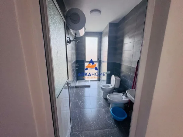 Tirane, jepet me qera apartament 2+1+Ballkon Kati 5, 108 m² 482 € (5 MAJI)