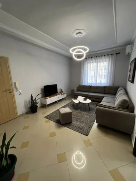 Tirane, jepet me qera apartament 1+1+Ballkon Kati 2, 60 m² 600 € (Shkolla e Baletit)