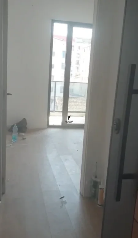 Tirane, jepet me qera apartament 1+1 Kati 3, 60 m² 400 € (5 MAJI)