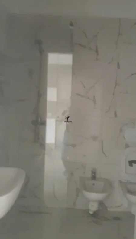 Tirane, jepet me qera apartament 1+1 Kati 3, 60 m² 400 € (5 MAJI)
