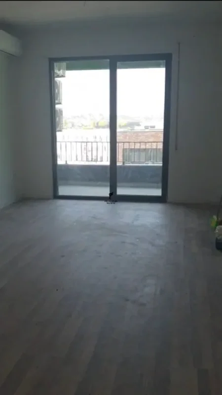 Tirane, jepet me qera apartament 2+1 Kati 3, 100 m² 500 € (5 MAJI)