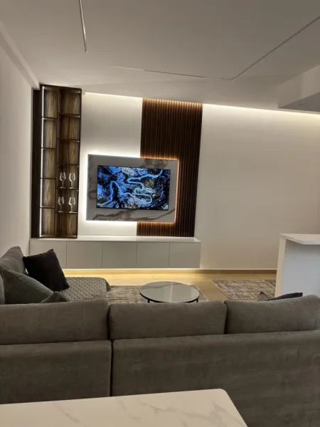 Tirane, jepet me qera apartament 1+1 Kati 4, 63 m² 800 € (Liqeni i Thatë)