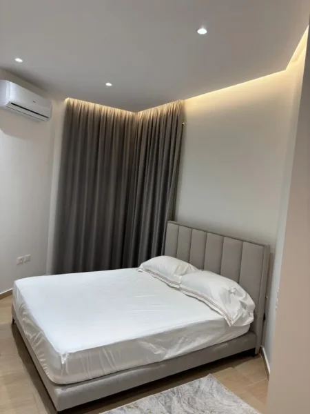 Tirane, jepet me qera apartament 1+1 Kati 4, 63 m² 800 € (Liqeni i Thatë)