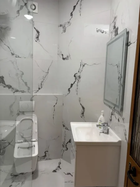 Tirane, jepet me qera apartament 1+1 Kati 4, 63 m² 800 € (Liqeni i Thatë)