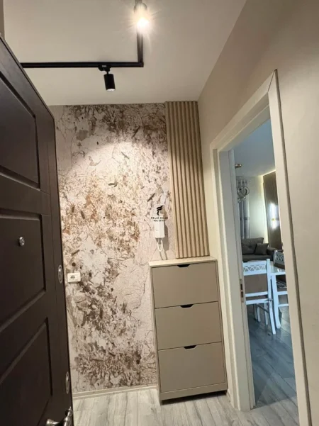 Tirane, jepet me qera apartament 2+1 Kati 3, 110 m² 700 € (YZBERISHT)