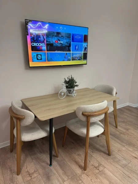Tirane, jepet me qera apartament 1+1 Kati 3, 65 m² 400 € (Farkë)
